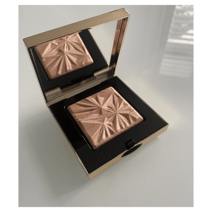 Bobbi Brown Luxe Illuminating Powder Golden Hour Available in Pakistan