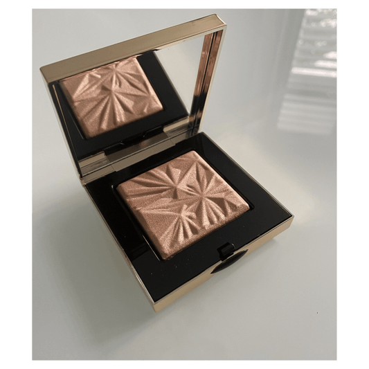 Bobbi Brown Luxe Illuminating Powder Golden Hour Available in Pakistan